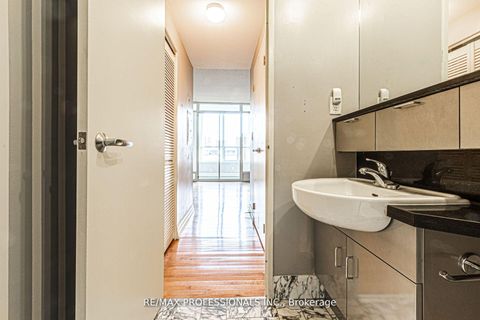 Photo 13 at 1007 - 70 Alexander Street, Yonge Corridor, Toronto