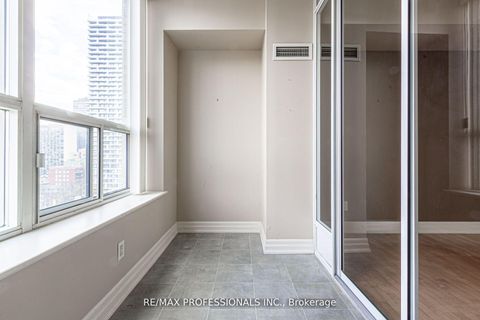 Photo 14 at 1007 - 70 Alexander Street, Yonge Corridor, Toronto