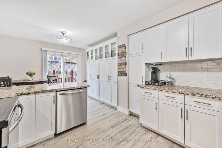 Photo 11 at 1196 Dowland Crescent, Headon, Burlington