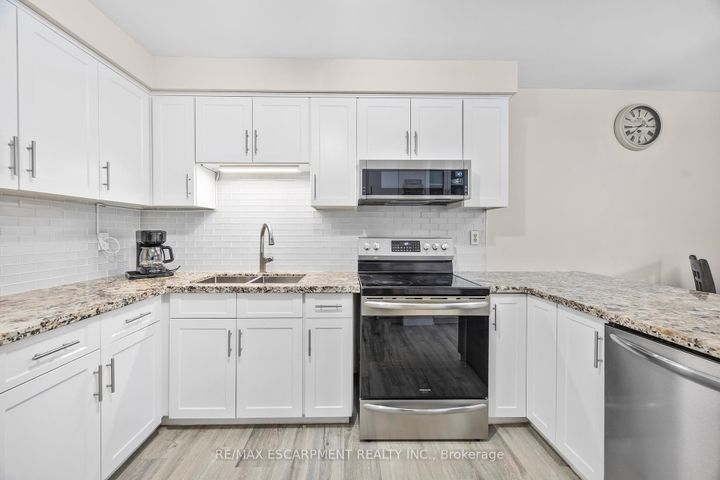 Photo 17 at 1196 Dowland Crescent, Headon, Burlington