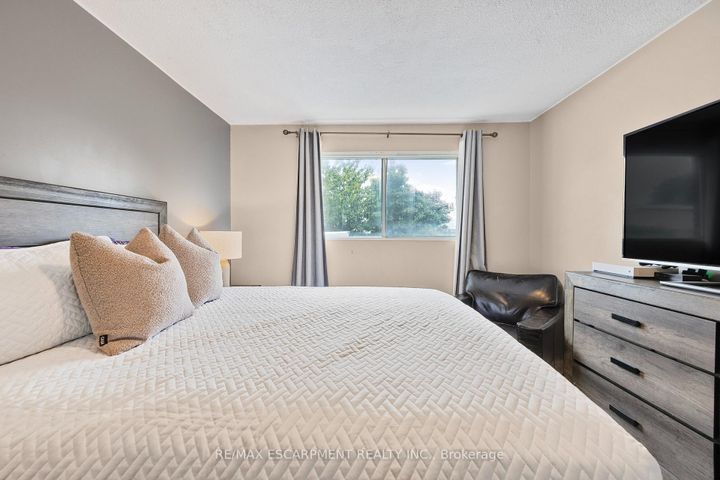 Photo 20 at 1196 Dowland Crescent, Headon, Burlington