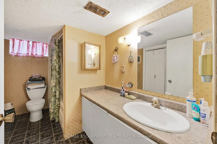 Photo 33 at 1196 Dowland Crescent, Headon, Burlington