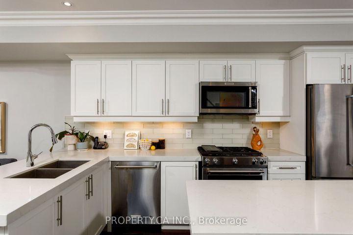 Photo 7 at 2A Methuen Avenue, Lambton Baby Point, Toronto