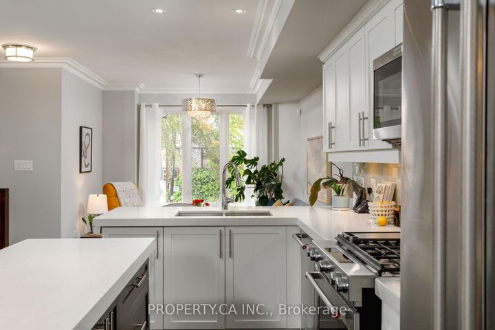 Photo 8 at 2A Methuen Avenue, Lambton Baby Point, Toronto