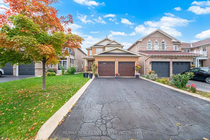 Photo 2 at 59 Vintage Gate, Fletcher's Creek Village, Brampton