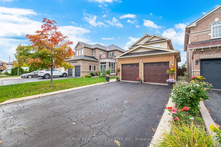 Photo 3 at 59 Vintage Gate, Fletcher's Creek Village, Brampton