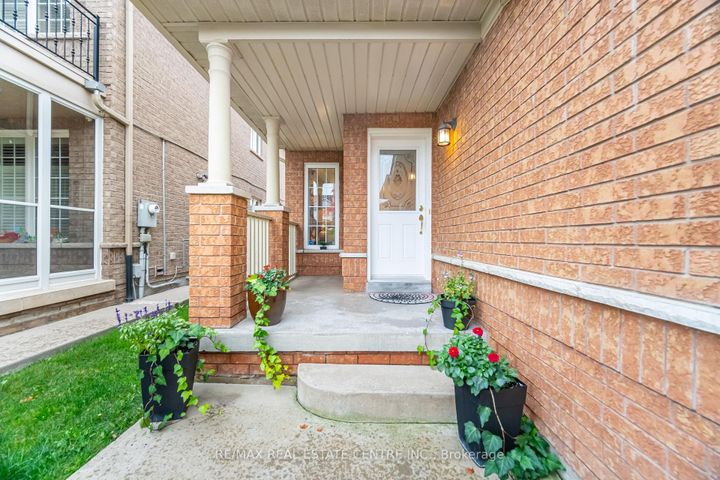 Photo 5 at 59 Vintage Gate, Fletcher's Creek Village, Brampton