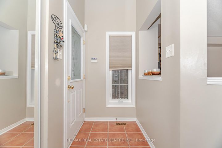 Photo 6 at 59 Vintage Gate, Fletcher's Creek Village, Brampton