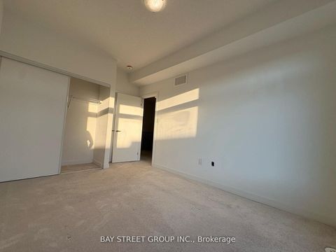Photo 8 at 9 Seymour Street, Vaughan Grove, Vaughan