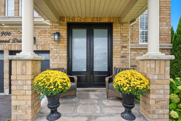 Photo 2 at 906 Wrenwood Drive, Taunton, Oshawa