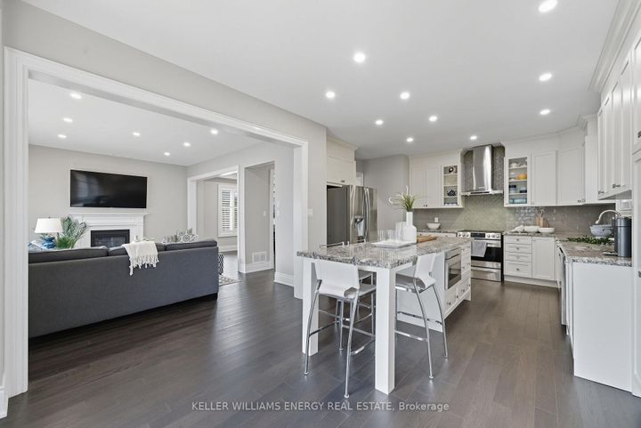 Photo 3 at 906 Wrenwood Drive, Taunton, Oshawa