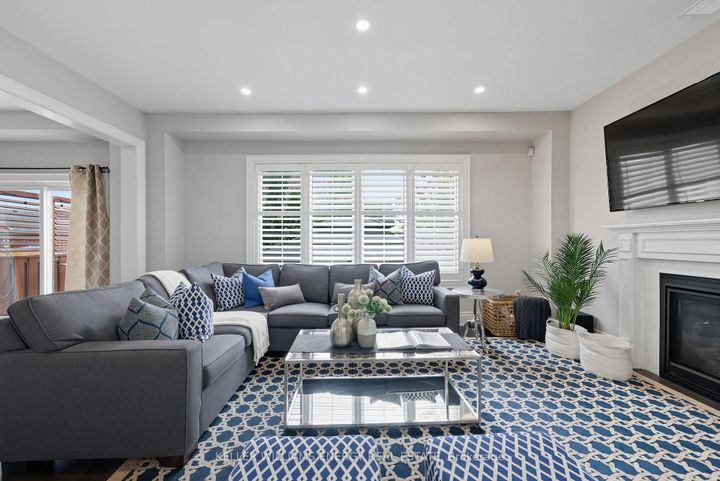 Photo 11 at 906 Wrenwood Drive, Taunton, Oshawa