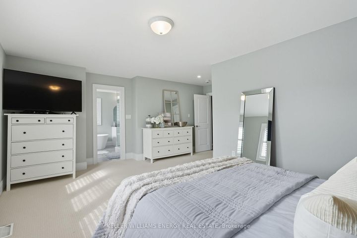 Photo 25 at 906 Wrenwood Drive, Taunton, Oshawa