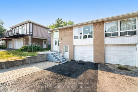 Photo 3 at 81 Pettibone Square, L'Amoreaux, Toronto