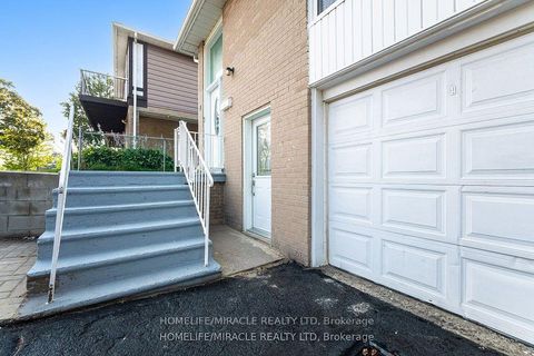 Photo 4 at 81 Pettibone Square, L'Amoreaux, Toronto
