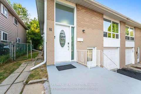 Photo 5 at 81 Pettibone Square, L'Amoreaux, Toronto