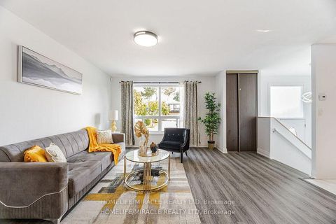 Photo 10 at 81 Pettibone Square, L'Amoreaux, Toronto