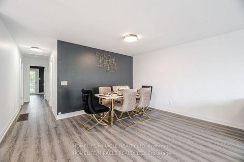 Photo 14 at 81 Pettibone Square, L'Amoreaux, Toronto