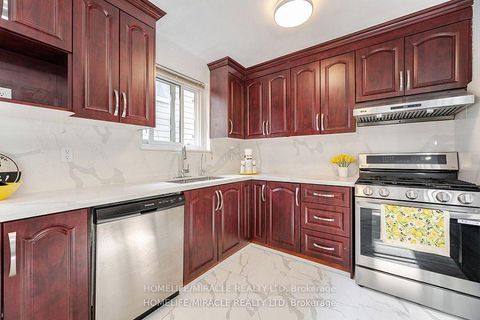 Photo 17 at 81 Pettibone Square, L'Amoreaux, Toronto