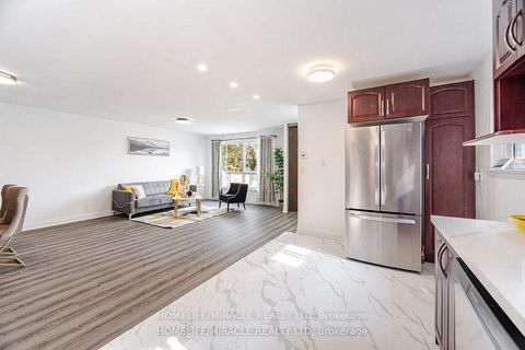 Photo 18 at 81 Pettibone Square, L'Amoreaux, Toronto