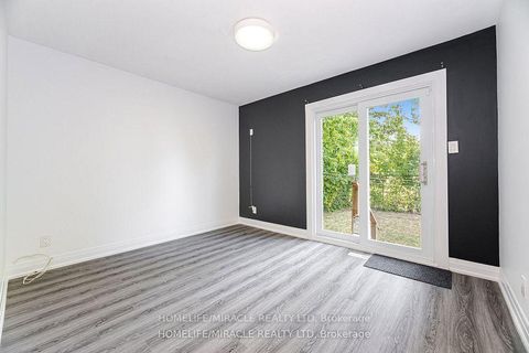 Photo 19 at 81 Pettibone Square, L'Amoreaux, Toronto