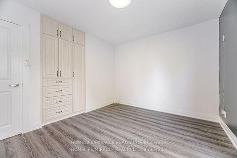 Photo 20 at 81 Pettibone Square, L'Amoreaux, Toronto