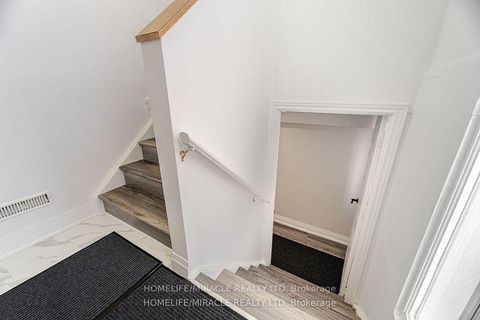 Photo 25 at 81 Pettibone Square, L'Amoreaux, Toronto