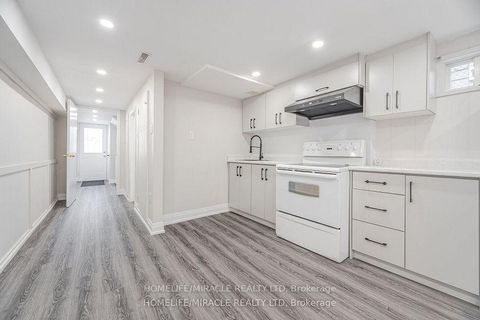 Photo 27 at 81 Pettibone Square, L'Amoreaux, Toronto