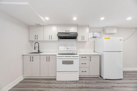 Photo 28 at 81 Pettibone Square, L'Amoreaux, Toronto