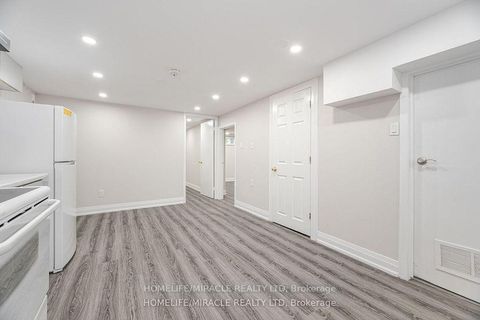 Photo 30 at 81 Pettibone Square, L'Amoreaux, Toronto
