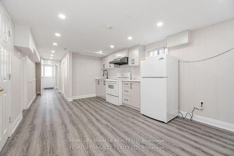 Photo 31 at 81 Pettibone Square, L'Amoreaux, Toronto