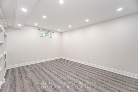 Photo 33 at 81 Pettibone Square, L'Amoreaux, Toronto