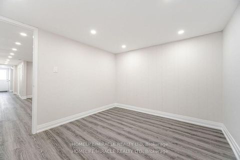 Photo 36 at 81 Pettibone Square, L'Amoreaux, Toronto