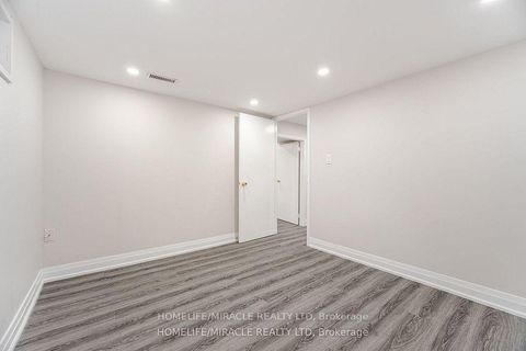Photo 37 at 81 Pettibone Square, L'Amoreaux, Toronto