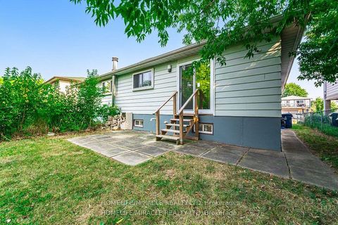 Photo 40 at 81 Pettibone Square, L'Amoreaux, Toronto