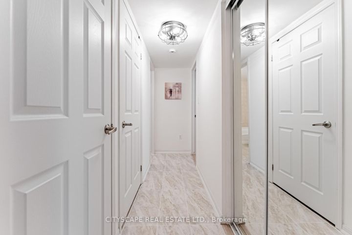 Photo 12 at 3 - 700 Neighbourhood Circle, Cooksville, Mississauga