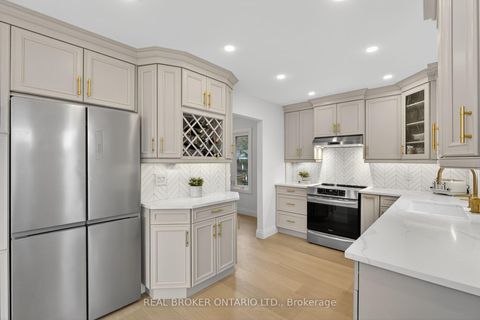 Photo 11 at 37 Macmillan Crescent, Painswick North, Barrie