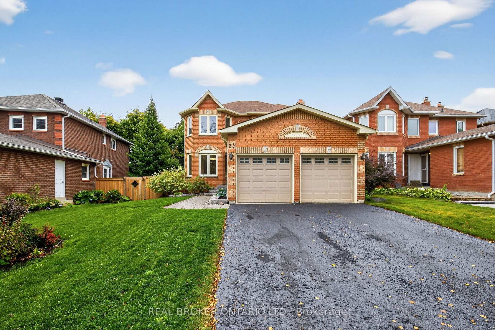 37 Macmillan Crescent, Painswick North, Barrie photo number 2