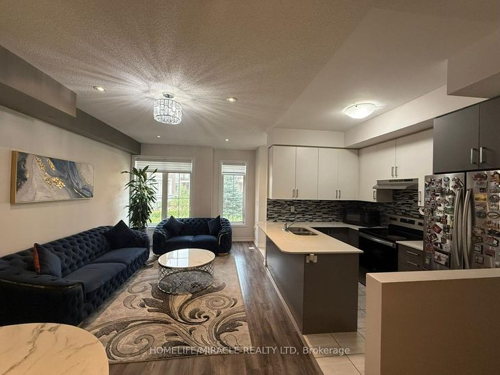 Photo 4 at 33 - 181 Parktree Drive, Maple, Vaughan