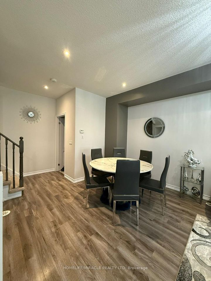 Photo 6 at 33 - 181 Parktree Drive, Maple, Vaughan