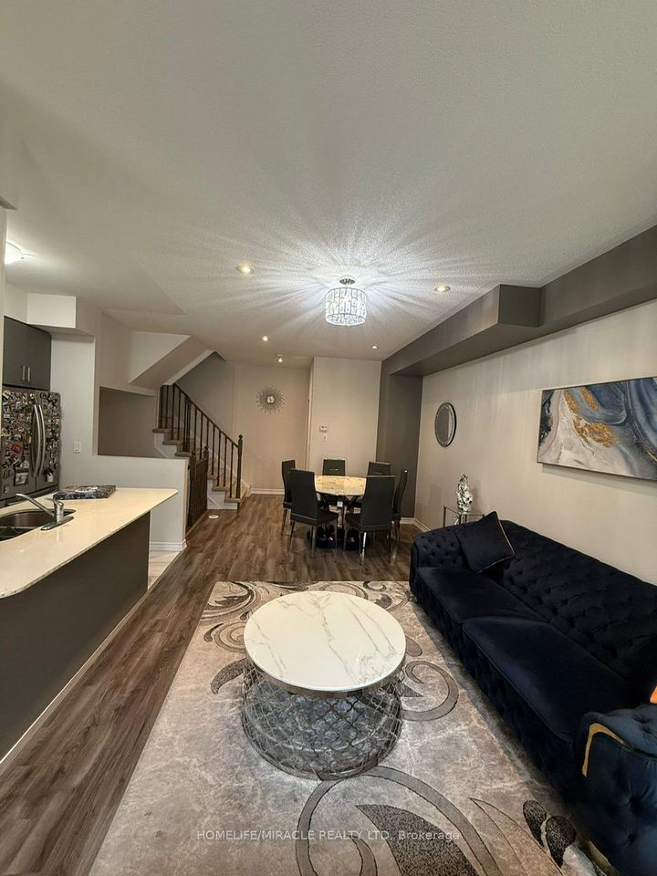 Photo 7 at 33 - 181 Parktree Drive, Maple, Vaughan