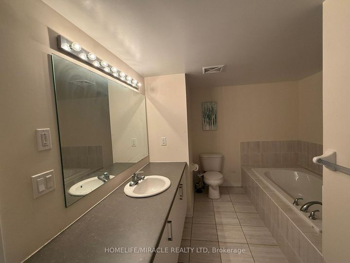 Photo 13 at 33 - 181 Parktree Drive, Maple, Vaughan