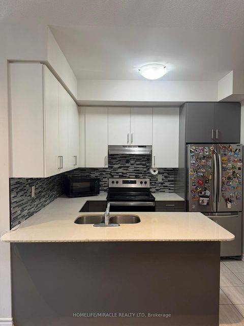 Photo 3 at 33 - 181 Parktree Drive, Maple, Vaughan