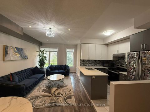 Photo 4 at 33 - 181 Parktree Drive, Maple, Vaughan