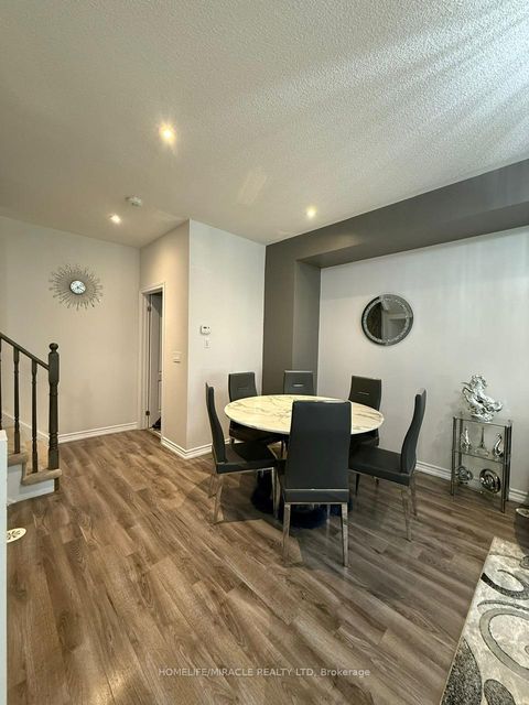 Photo 6 at 33 - 181 Parktree Drive, Maple, Vaughan