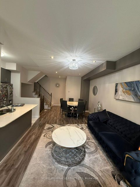 Photo 7 at 33 - 181 Parktree Drive, Maple, Vaughan