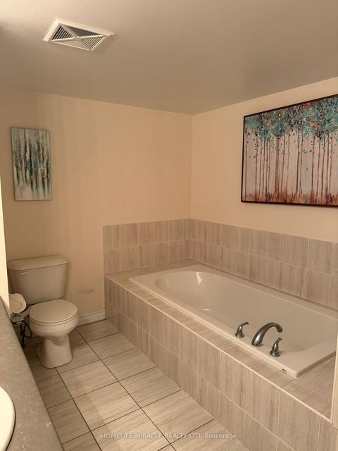 Photo 9 at 33 - 181 Parktree Drive, Maple, Vaughan