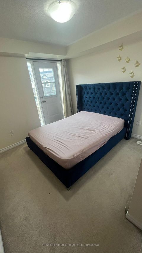 Photo 10 at 33 - 181 Parktree Drive, Maple, Vaughan