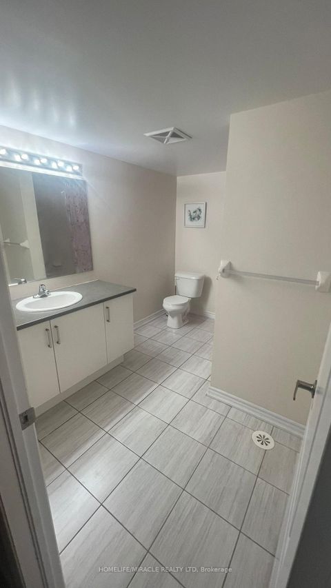 Photo 11 at 33 - 181 Parktree Drive, Maple, Vaughan