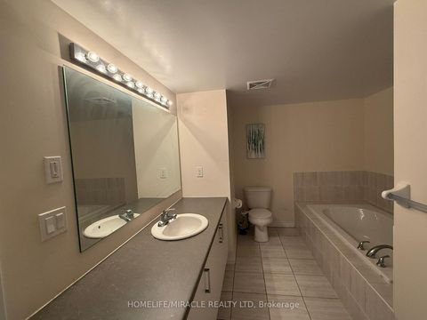 Photo 13 at 33 - 181 Parktree Drive, Maple, Vaughan